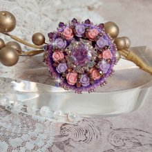 Glace Purple Ring broderet med Swarovski-krystaller og harpiksroser